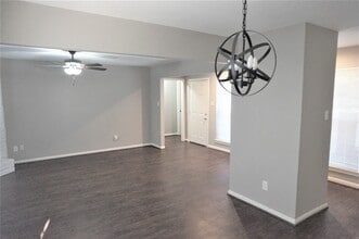 Building Photo - 2727 Tinechester Dr