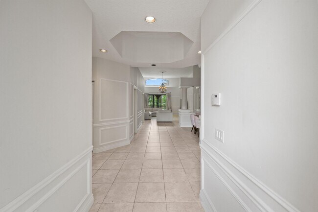 Foto del edificio - 2055 Regents Blvd