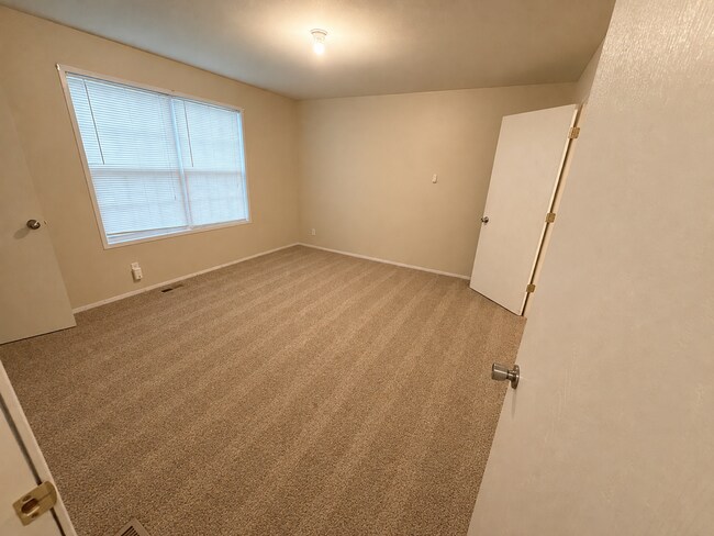 Foto del edificio - 504 Pettycoat Ln
