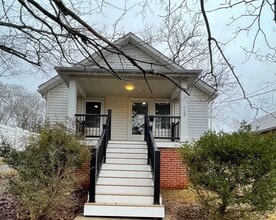 Building Photo - 713 E 2nd St