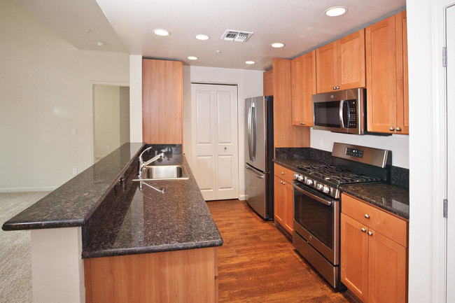 Stainless steel appliances - The Boulders at Fountaingrove