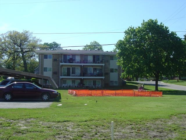 Building Photo - Legacy on Riverside