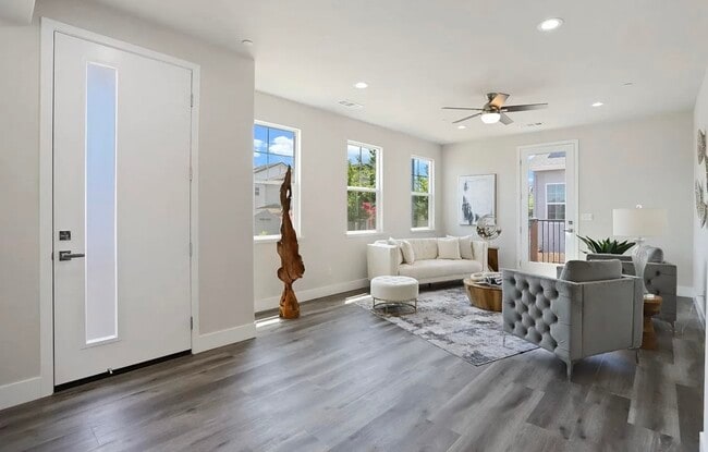 Building Photo - 1673 Bella Lago Dr