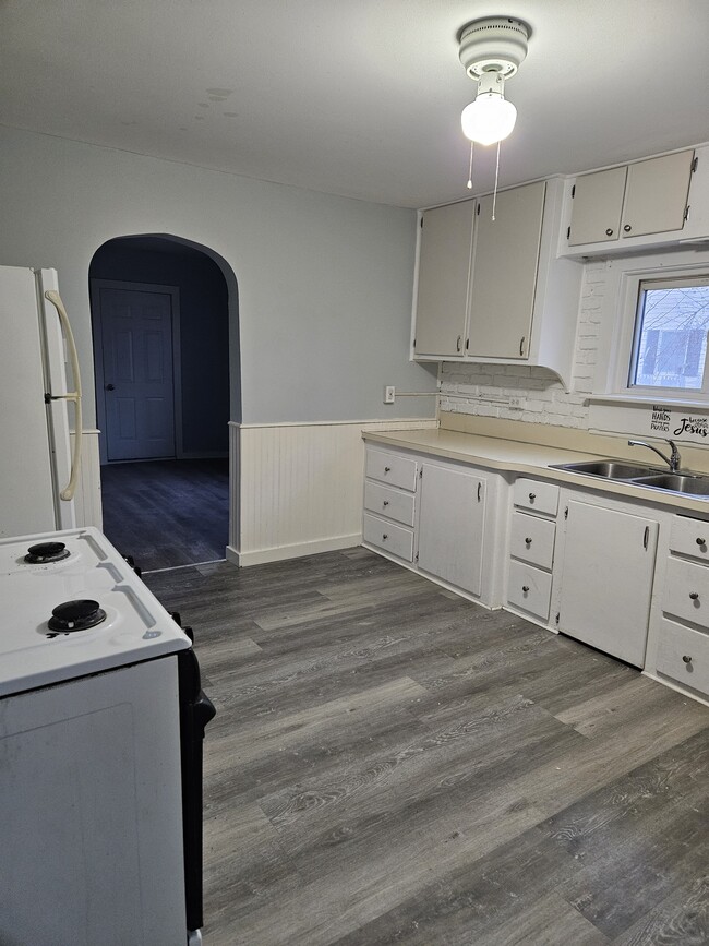 Building Photo - 315 W Thomas St