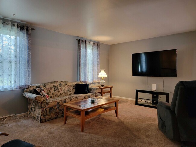 Building Photo - 255 Shenk Ave