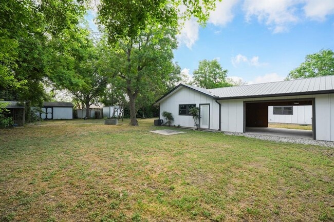 Building Photo - 413 Sun Bonnet Dr