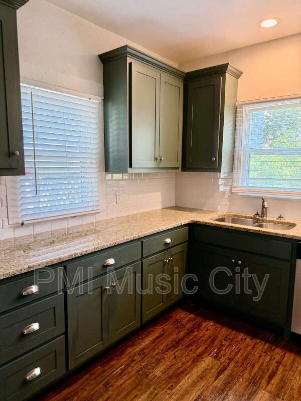 Foto del edificio - 7114 Old Harding Pike