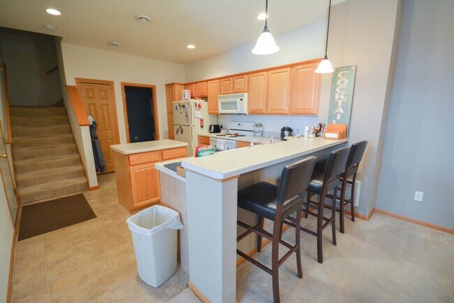 Foto del edificio - Beautiful Crimson Ridge townhome!