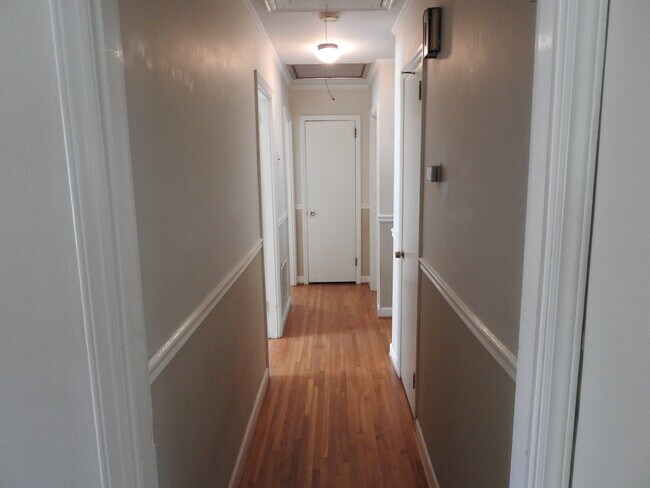 Building Photo - 5553 Wedgewood Dr