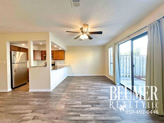 Foto del edificio - Townhome located minutes from beaches and NAS