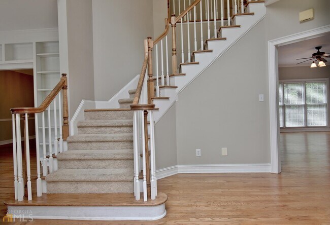 Building Photo - 720 Alderly Ln