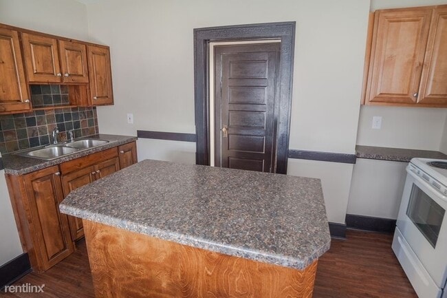 Building Photo - 2 br, 1 bath House - 1234 44th Avenue NE