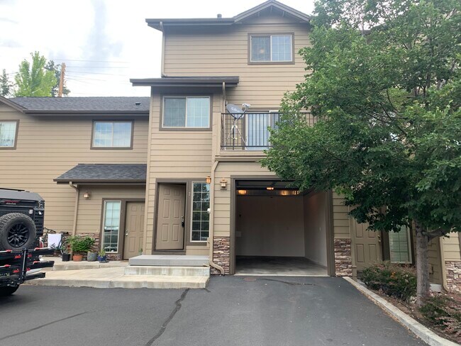 Foto del edificio - 1874 NW Monterey Pines Dr