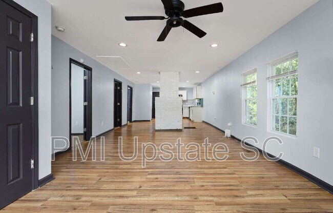 Foto del edificio - 249 E Hampton Ave