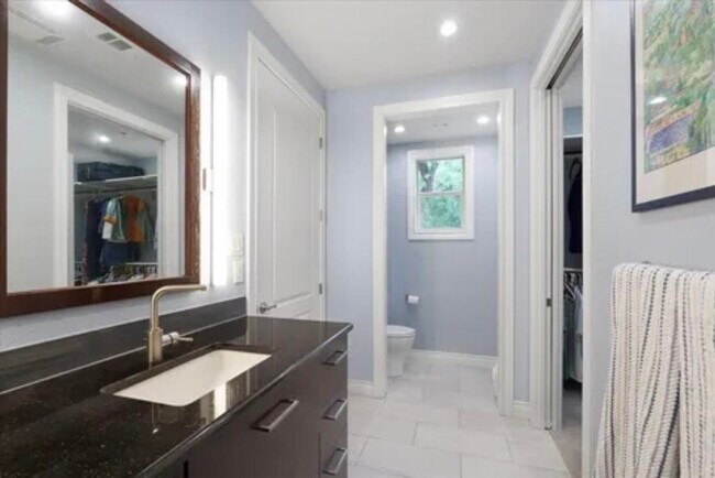 Building Photo - 203 Hi Cir W