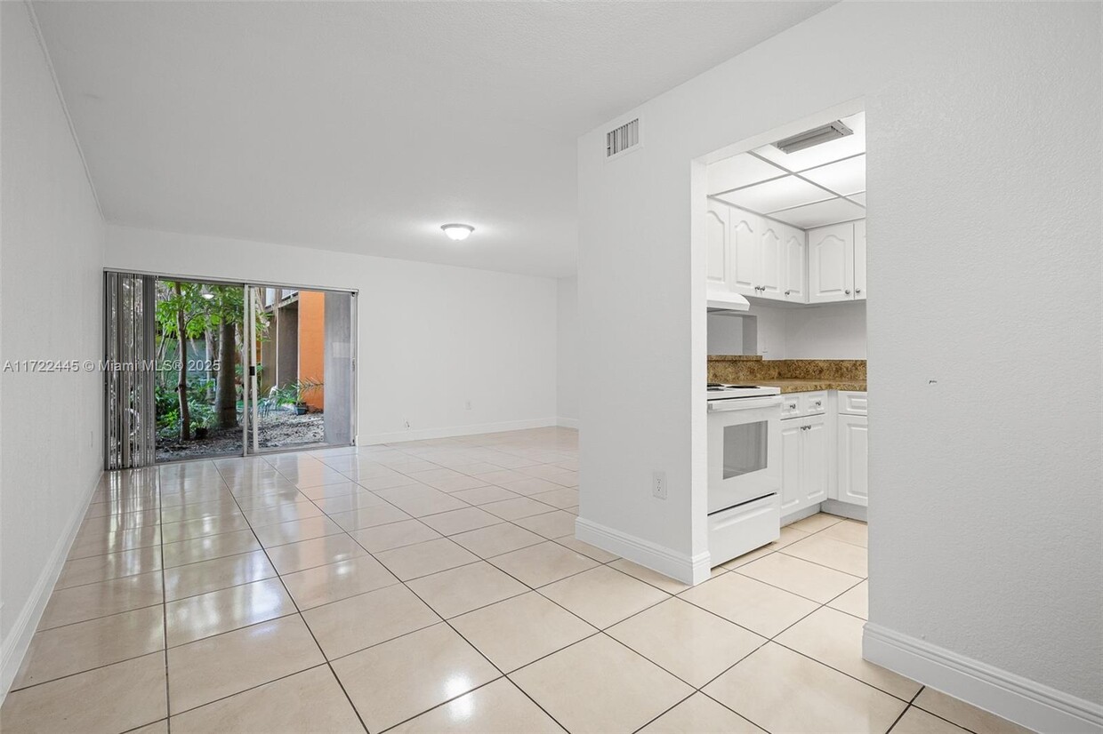 Foto principal - 9483 SW 76th St