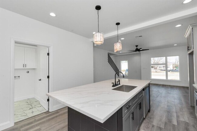 Foto del edificio - 8636 Scott St