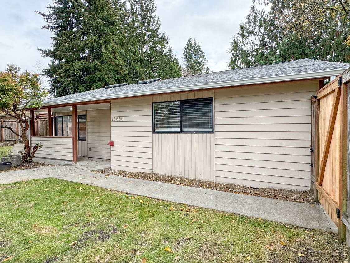 Primary Photo - Beautifully Updated 2bd, 1.75bth Shoreline...