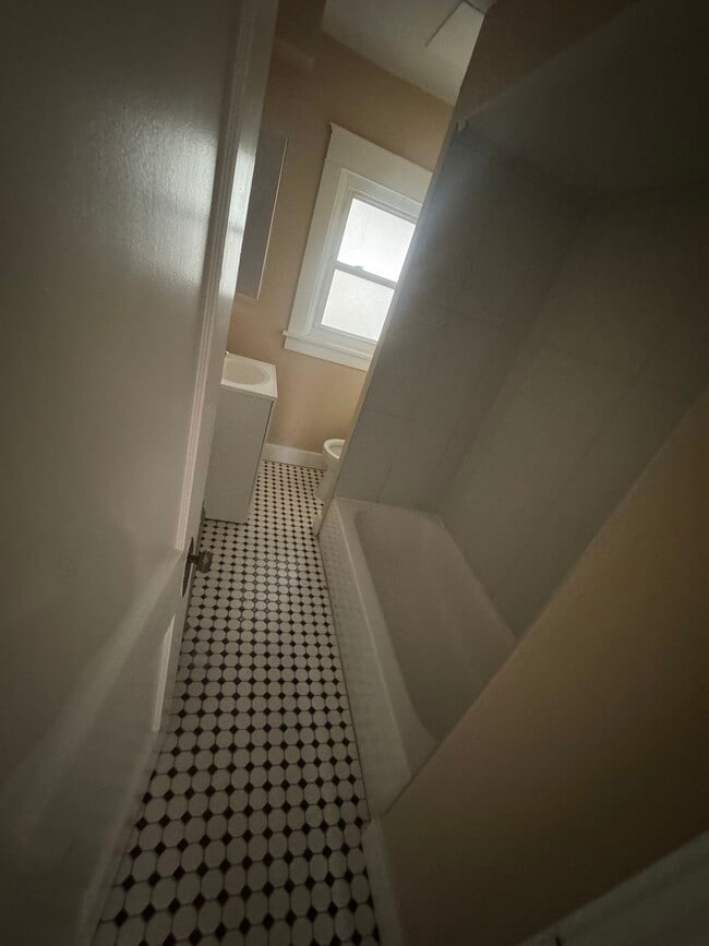 Building Photo - 1415 Dormont Ave