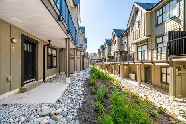 Building Photo - 2350 165 St