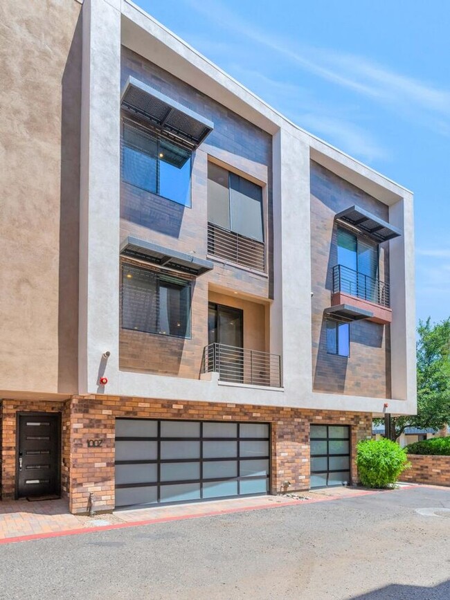 Foto del edificio - Rates Vary: $3,995 - $7,495
