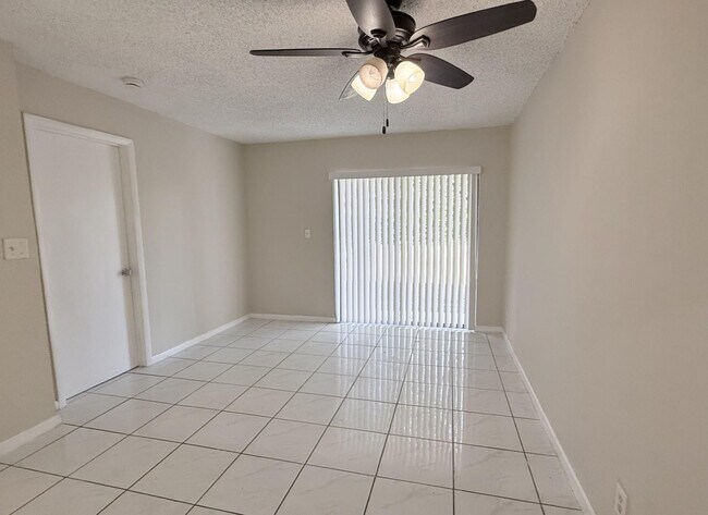 Foto del edificio - 11638 NW 23rd Ct