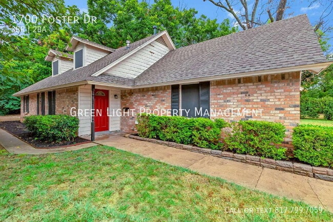 Building Photo - 1700 Foster Dr