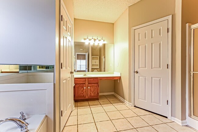 Foto del edificio - 2318 Redwood Dr