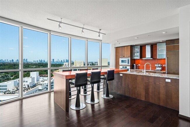 Foto del edificio - 3801 Collins Ave