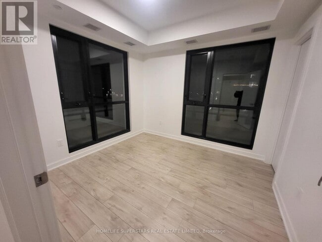 Photo du bâtiment - 720 Whitlock Ave