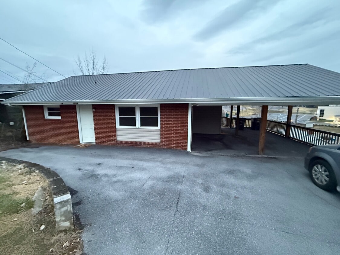 Foto principal - 1704 Highpoint Ave