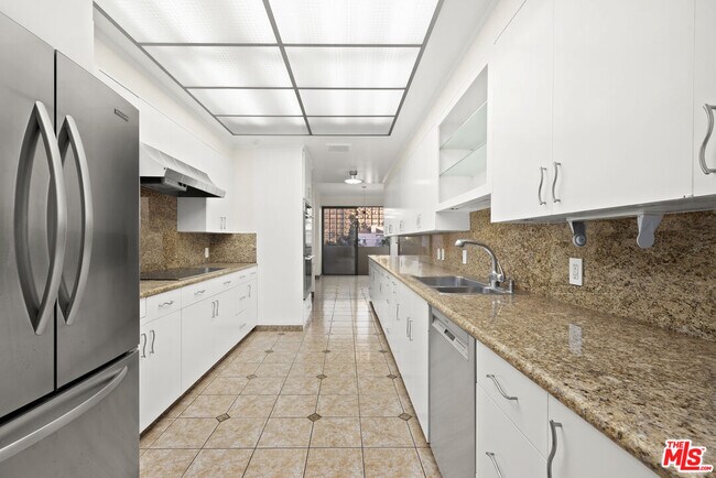 Foto del edificio - 325 N Oakhurst Dr