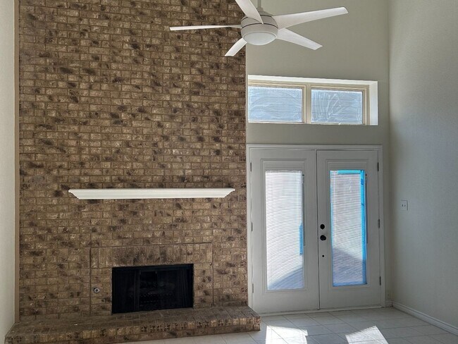 Building Photo - 2 Bedroom Single Family Home in Garland