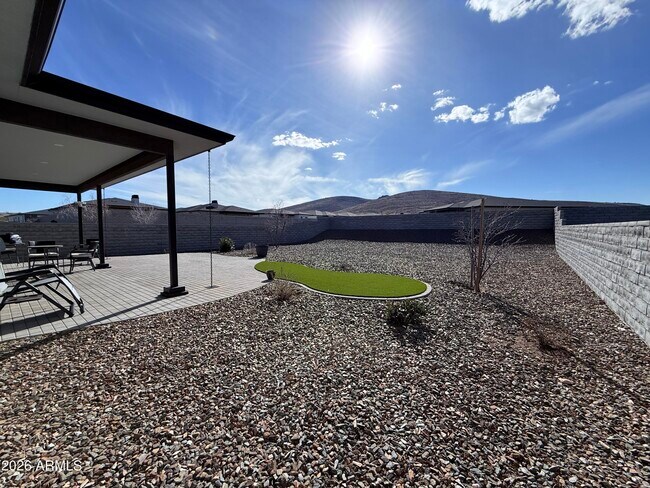 Foto del edificio - 5843 E Killen Loop