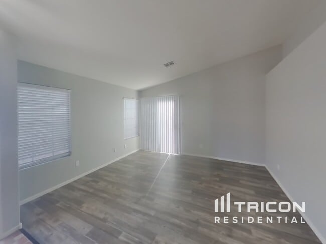 Building Photo - 2900 Mt Hope Dr