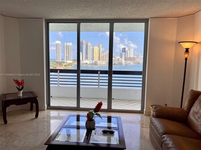 Building Photo - 3600 Mystic Pointe Dr