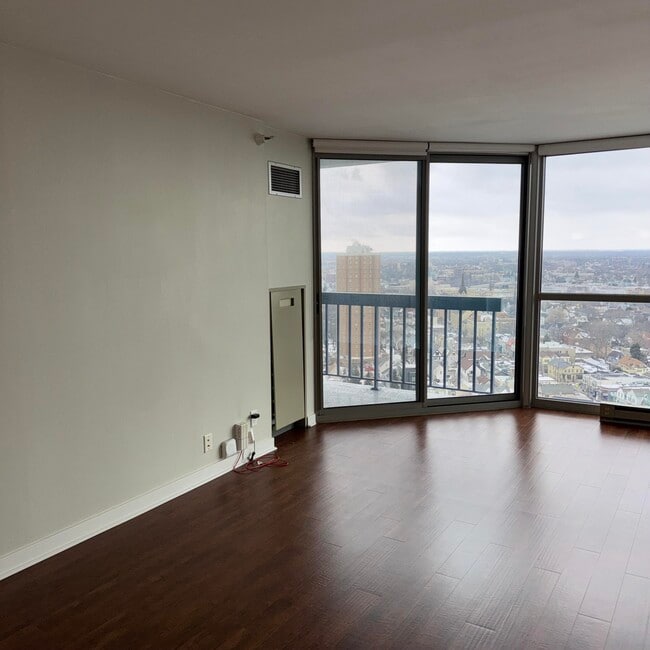 Building Photo - 1660 N Prospect Ave