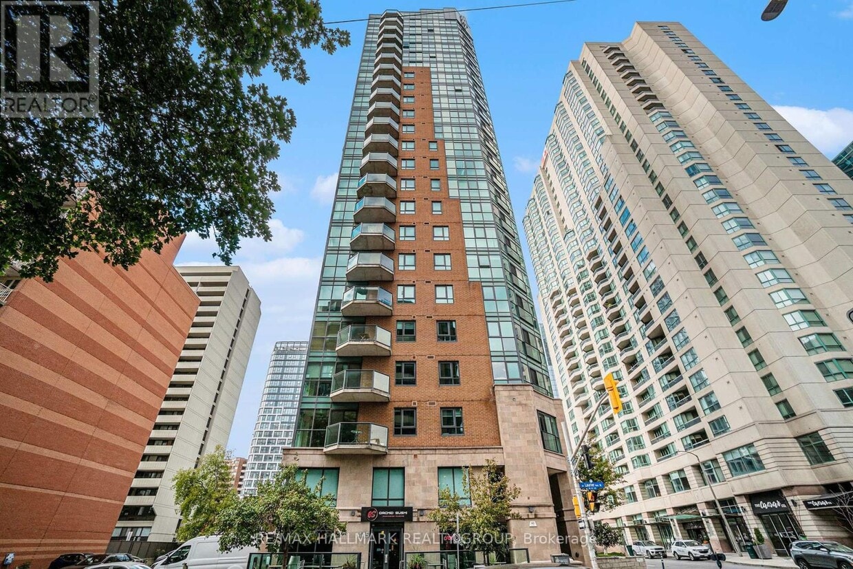 Primary Photo - 445-445 Laurier Ave W