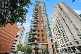 Building Photo - 445-445 Laurier Ave W