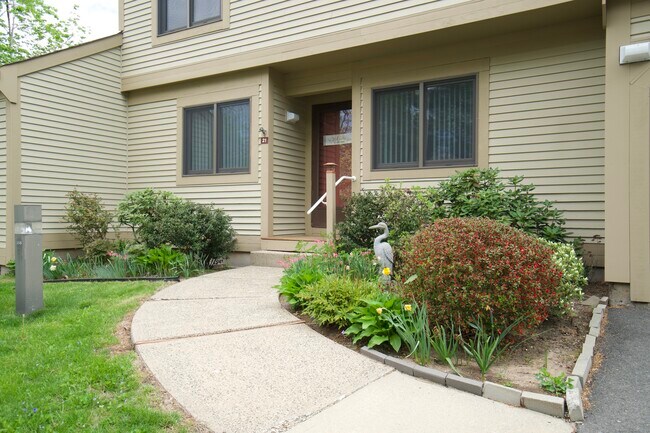 Foto del edificio - 21 Ashford Dr