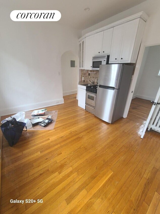 Foto principal - 220 Waverly Pl