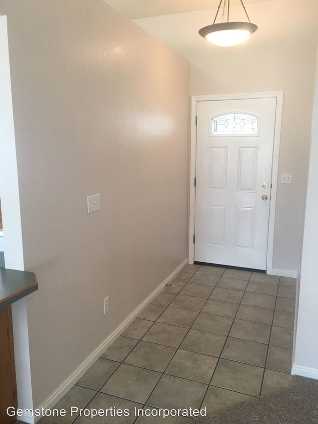 Building Photo - 2112 W 200 S