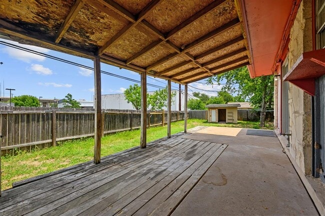Foto del edificio - 204 Northcrest Cir