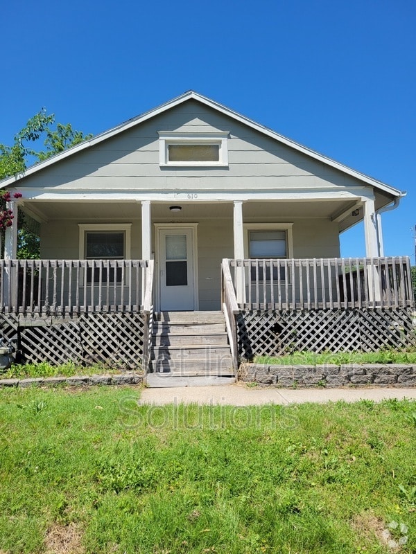 Building Photo - 610 E Albert Ave