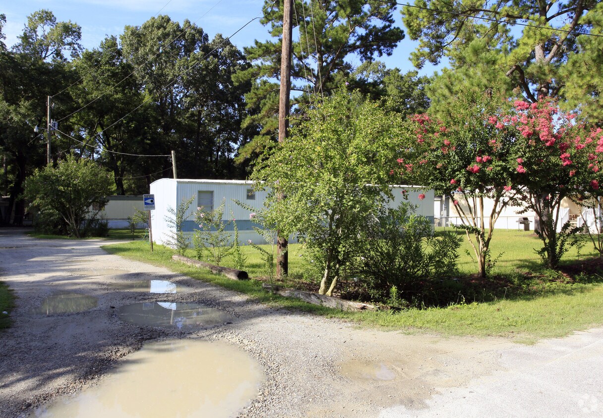 Cotton Hill Mobile Home Park Apartments in Summerville, SC