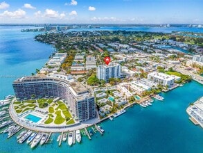 Building Photo - 6900 Bay Dr