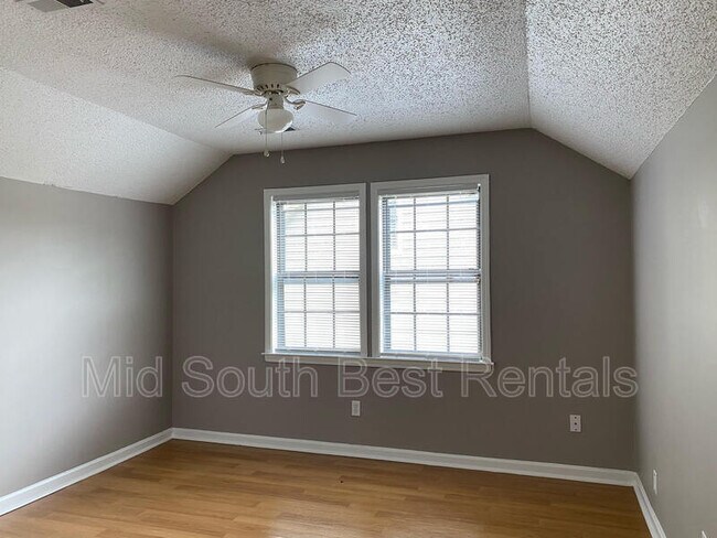 Foto del edificio - 4285 Timber Rise Rd