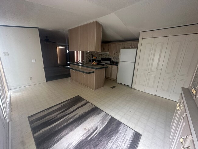 Foto del edificio - 3-bedroom, 2-bathroom Mobile Home Now Avai...