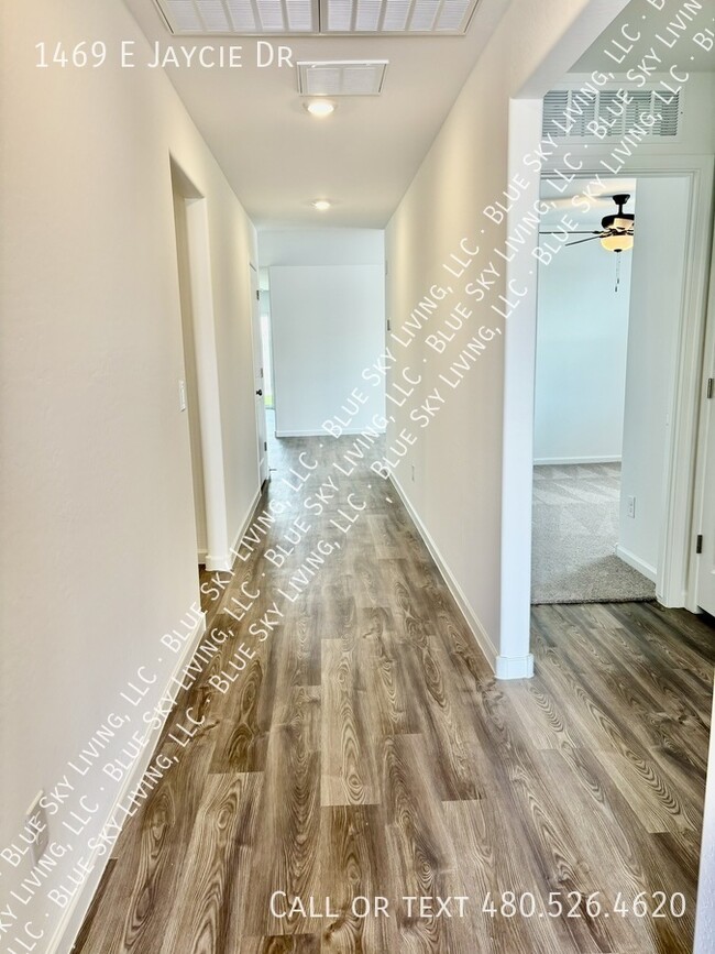 Foto del edificio - 1469 E Jaycie Dr