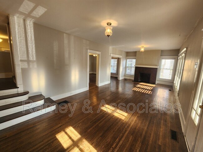 Foto del edificio - 2029 Baringer Ave